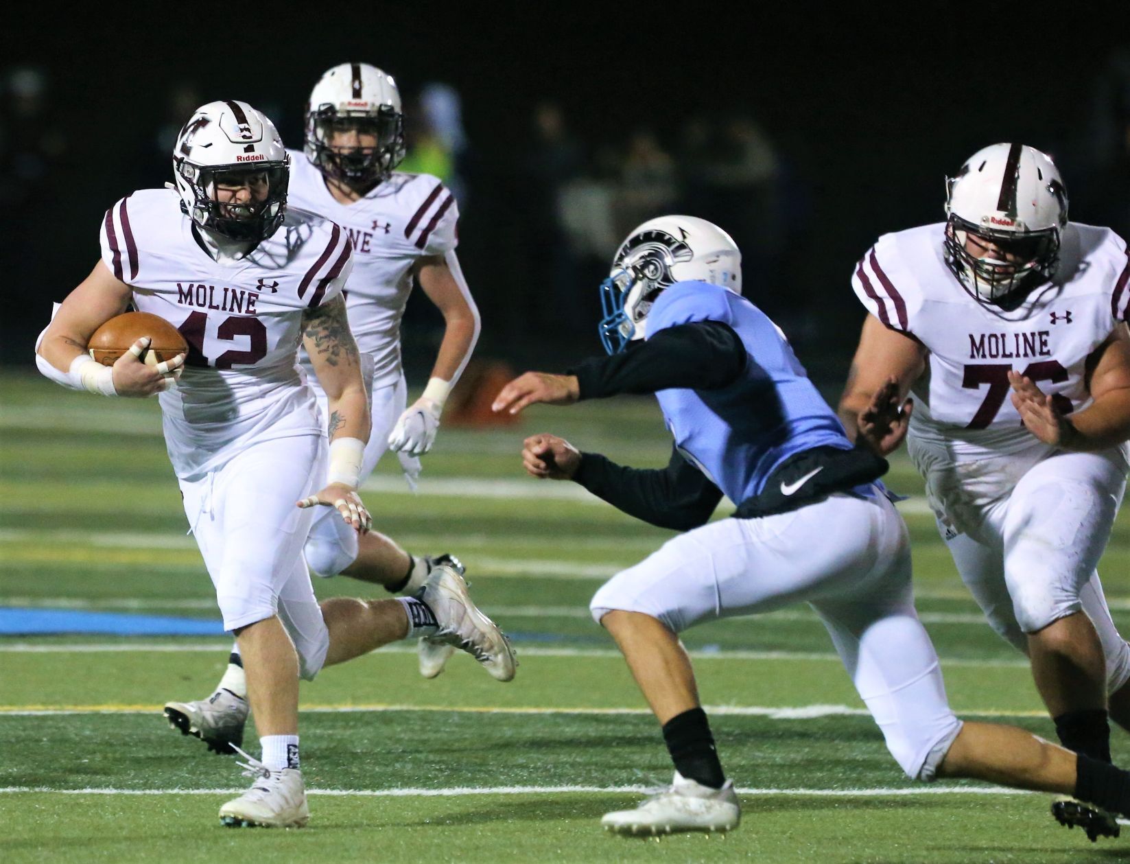 110521-qc-spt-moline fball27.jpg